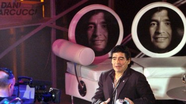 Maradona y una especial entrevista a sí mismo en La Noche del 10.