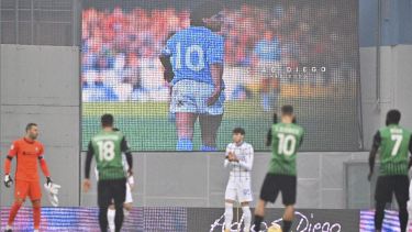 Uno de los homenajes en la Serie A italiana entre Sassuolo e Inter. (Foto/AP)