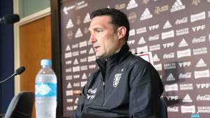 Selección: antes de subirse al avión, Scaloni confirmó el equipo que jugará mañana ante Perú