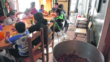 Asegurar la alimentación. En Río Negro y Neuquén existen organizaciones que buscan mejores precios y productos saludables.  