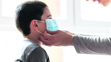 Los movimientos de los labios, así como las  gesticulaciones de la cara, contribuyen de una manera muy significativa en el acto de comprensión.