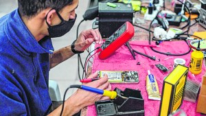 Los salvacelulares: un negocio que crece en la región
