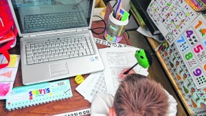 Comenzaron a pagar las becas estudiantiles primarias y secundarias en Roca