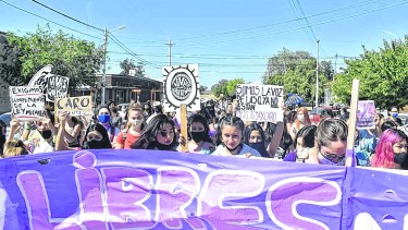 Los casos de violencia machista no disminuyeron durante la cuarentena. Cada 32 horas ocurre un femicidio en Argentina, según el Observatorio Mumalá. Foto Martín Brunella.