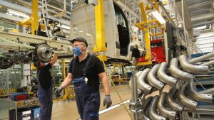 La actividad económica cayó 6,9% interanual pero creció respecto a la última medición