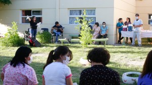 El arte para aflojar tensiones en los trabajadores de salud