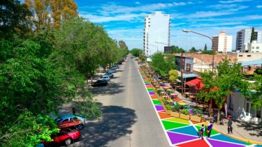 El municipio de Regina propone disponer de sectores en las calles para que locales gastronómicos pongan mesas y sillas. 