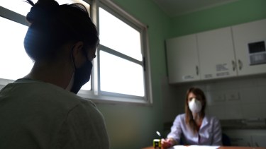 La asistencia de los profesionales en salud pública es también para el personal médico. Foto: Florencia Salto.