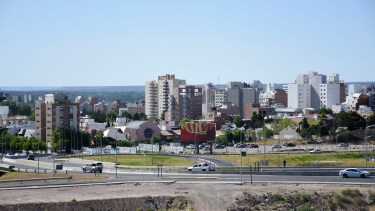 El crecimiento de la ciudad requiere un mayor control de sus empresas y sectores industriales (foto archivo)