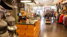 Imagen de Permiten abrir comercios hasta las 16 en San Martín de los Andes