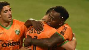 Banfield goleó a Central en Rosario y continúa invicto con puntaje ideal. Mirá los goles