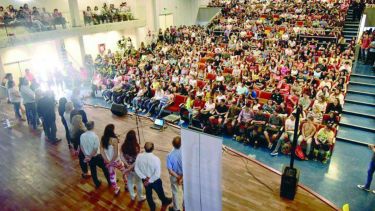 Atrás quedaron los actos de colación con muchas personas, ahora las familias pidieron que se priorice una instancia en las que los estudiantes se puedan despedir. (Gentileza - foto ilustrativa).-