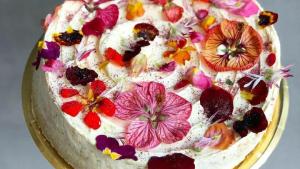 Este lunes aprendé a hacer pastelería con flores con Chula Gálvez