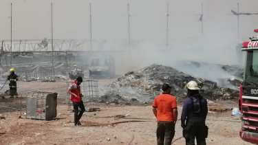 Bomberos sofocaban un incendio en en Parque Industrial (Gentileza Darío Irigaray)