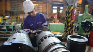 Aumento del monotributo, suba de la industria y del empleo: «Dos de cal y una de arena»