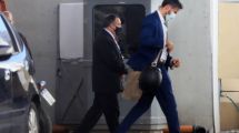 Imagen de Allanaron el consultorio y la casa del médico de Maradona