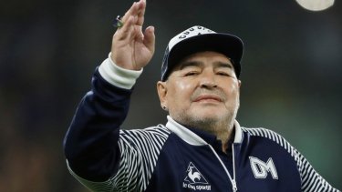El enfermero que cuidaba a Maradona durante la noche afirmó que constató sus signos vitales antes de irse. 