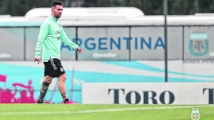 Argentina recibe mañana a Paraguay: hora, TV y el probable equipo titular