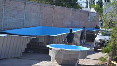 El prestador del servicio de agua recomienda utilizar cloro y filtros en las piscinas para mantenerlas limpias. (FOTO: Yamil Regules)