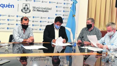 Con la firma de ambas partes, se cerró un antiguo conflicto. La ciudad ganó el río, el Rincón salvó su cancha de golf por 20 años.