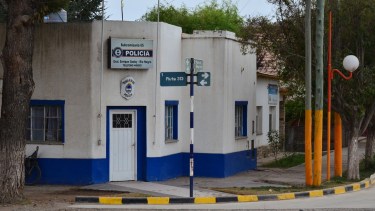 La policía de Godoy, recuperó elementos robados en un lavadero de autos. (Foto Néstor Salas)