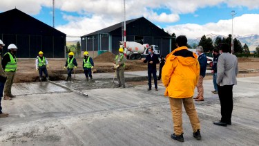 Las obras terminarán en 20 días, aseguró el gobernador Omar Gutiérrez. (Foto: gentileza)