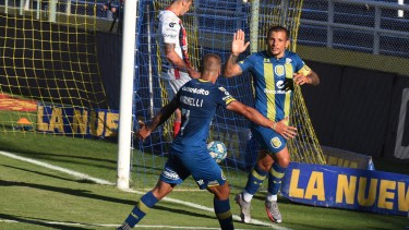  Emiliano Vecchio (10), festeja el segundo gol de Rosario Central en Gigante de Arroyito a Patronato de Paraná por la primera fecha de la Zona Complementación A de la Copa Diego Maradona. Foto: Sebastián Granata/Pool ARGRA
Foto: Sebastián Granata/cf/Telam