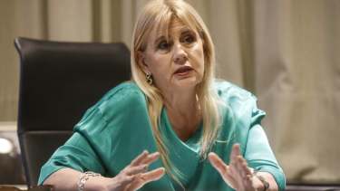 La ministra de justicia morigeró  los alcances de la comisión que pidio el presidente el lunes. 
