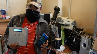 Los jóvenes de la Fundación San José Obrero se involucraron en el proyecto para controlar el frío de las vacunas en centros de salud. Foto: Chino Leiva