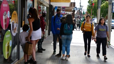 Desde finales de marzo pasado hasta la fecha, 8.672 personas contrajeron la COVID-19 en Bariloche.  (Foto: Chino Leiva)