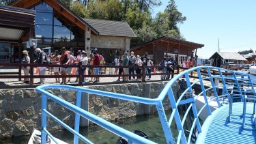 Los prestadores de servicios turísticos esperan por el arribo de turistas a Bariloche en esta temporada estival. (Foto: Alfredo Leiva)