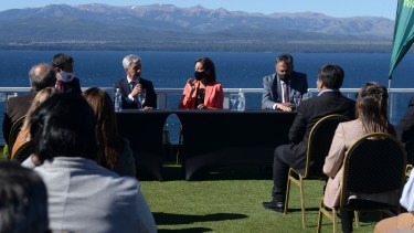 El ministro de Transporte de Nación, Mario Meoni, había anunciado en diciembre pasado un aporte de 300 millones de pesos para la nueva terminal de Bariloche, junto a la gobernadora Arabela Carreras. (Foto de archivo de Alfredo Leiva)