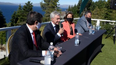 El ministro Mario Meoni en diciembre comprometió 300 millones de pesos para la nueva terminal de Bariloche. Hoy regresa con anuncios. Archivo