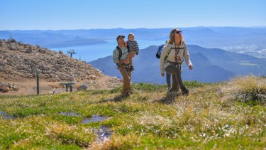 En el cerro Catedral se podrá realizar trekking autoguiado y hay tres circuitos de baja a media dificultad. Gentileza
