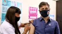 Imagen de ¿Por qué vacunan sin guantes?, inquietud en las redes