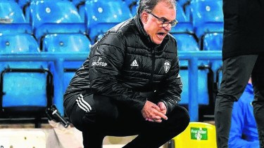 El Loco Bielsa se enojó con la prensa británica, que puso en duda el sistema de juego del Leeds.