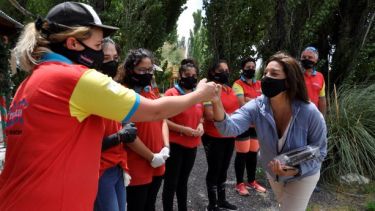 La gobernadora Arabela Carreras visitó el complejo Tunquelén para observar el eclipse. Foto: José Mellado.