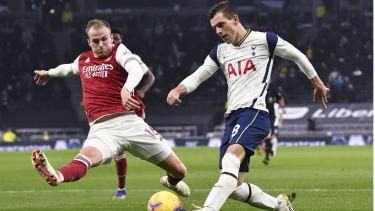 Gio Lo Celso salió entre los 11 del equipo de Mourinho, líder de la Premier League.