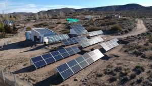 Con 24 horas de luz, mejora la vida de los pobladores de Pilquiniyeu del Limay