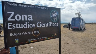 A la vera de la ruta nacional 23 se dispuso de un lugar para poder observar el eclipse. Foto: gentileza. 