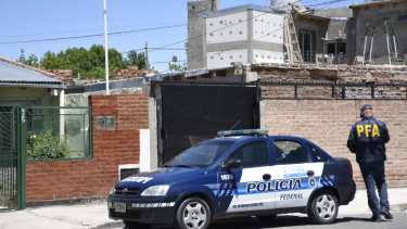 Ayer se desarrollaron 20 allanamiento en Neuquén, tras la investigación de una banda criminal dirigida por un policía exonerado e integrada por oficiales en actividad. (Foto: Florencia Salto).