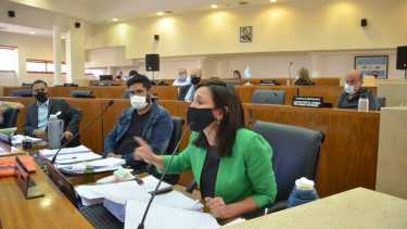 Fuerte debate previo y luego una amplia mayoría para avalar el acuerdo del intendente Mariano Gaido con el barrio privado (foto Yamil Regules)
