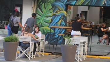 Los locales gastronómicos podrían ser los más afectados por la medida de restricción nocturna.  (Foto: archivo Oscar Livera)