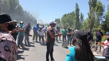 Los trabajadores realizaron una asamblea sobre la ruta.  Foto: Oscar Livera