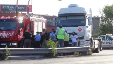 Se realizó un operativo para quitar el cuerpo. Foto: Oscar Livera