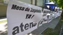 Imagen de Docentes de Neuquén continúan ayunando en Casa de Gobierno