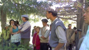 Desde mediados de diciembre se dispuso el desalojo de la comunidad Quintriqueo y la familia Melo de las tierras frente al lago Nahuel Huapi en Villa La Angostura.(Gentileza @chechealumine).-