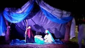 El Chocón tuvo su pesebre viviente, con la Estrella de Belén en el escenario