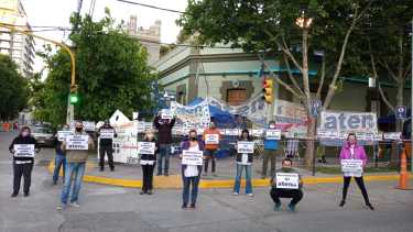 La dirigencia de ATEN permanece en Casa de Gobierno esperando una respuesta a sus reclamos. (foto: gentileza)