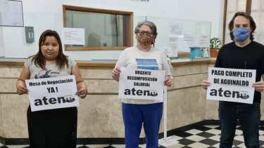 Guagliardo y Flores comenzaron esta mañana un ayuno para agudizar la medida de fuerza que lleva adelante ATEN  desde el lunes. (Foto: Gentileza)